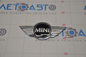 Emblema capotei Mini Cooper Countryman R60 10-16 are fixările rupte.