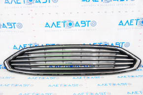 Решетка радиатора grill в сборе с обрамлением Ford Fusion mk5 17-18 песок, трещины, тычки на хроме, слом креп