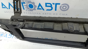 Suportul grilei radiatorului pentru Audi A5 F5 17-19 este topit.