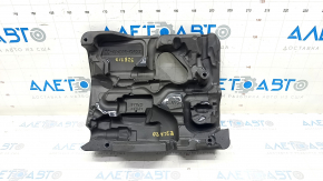 Capacul motorului Ford Escape MK4 20-22 1.5T este rupt