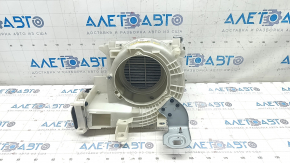 Corpul ventilatorului este gol, partea dreaptă a modelului Lexus RX400h 04-09.