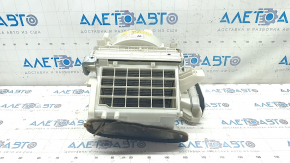 Corpul ventilatorului este gol, partea dreaptă a modelului Lexus RX400h 04-09.