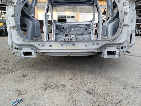 Panoul din spate al modelului Ford Escape MK4 20- este format din 2 piese, de culoare albă.