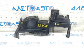 Deflectorul radiatorului stânga Audi A6 C7 16-18 restilizat 2.0 are prinderea ruptă.