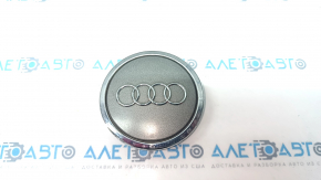 Capacul central al jantei Audi A6 C7 12-18 68mm, fixările sunt rupte.