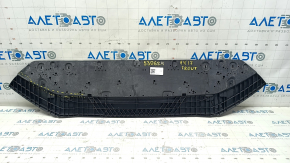 Protecția pentru bara de protecție față a Audi A4 B9 17 are fisuri, rupturi și suporturile sunt rupte.