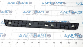 Capacul pragului din față dreapta exterior Infiniti Q50 14- cu inserții cromate, zgârieturi