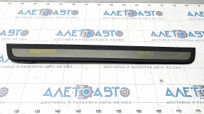 Capac prag frontal stânga exterioară Infiniti Q50 14- cu inserții cromate, zgârieturi