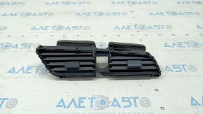 Deflectorul conductei de aer din panoul frontal central al Honda Civic X FC 16-21.