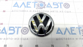 Emblema spate VW Jetta 19- are ghidajul rupt.