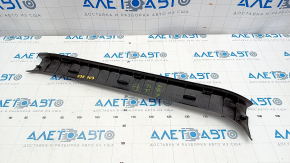 Накладка порога передняя правая Subaru Forester 14-18 SJ черная, потерта