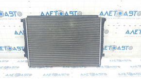 Radiatorul de răcire a apei pentru VW Jetta 19- 2.0T este îndoit