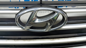 Решетка радиатора grill Hyundai Elantra AD 17-18 дорест, матовый хром, с эмблемой, царапины, песок
