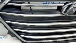 Решетка радиатора grill Hyundai Elantra AD 17-18 дорест, матовый хром, с эмблемой, царапины, песок