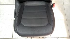 Scaun de pasager VW Passat b8 16-19 SUA cu airbag, manual, piele neagră, zgârieturi pe plastic