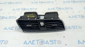 Deflectorul de aer al conductei de aer din fața panoului central Audi Q3 8U 15-18 negru, crăpat pe crom