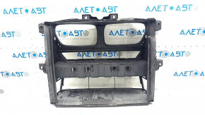 Televizorul panoului de radiator BMW X3 F25 11-17 din plastic, garnitura este ruptă.