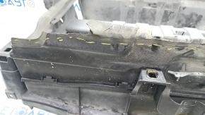 Televizorul panoului de radiator BMW X3 F25 11-17 din plastic, garnitura este ruptă.