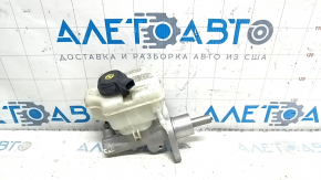 Главный тормозной цилиндр с бачком Audi Q3 8U 15-18 с крышкой