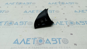 Butoanele de control de pe volanul stâng al Chevrolet Trax 17-22 cu capac, uzate.