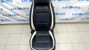 Scaunul șoferului Infiniti QX30 17- cu airbag, sport, electric, piele neagră, uzată, zgârieturi, încălzire, electricitate funcțională.