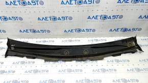 Grila stergatoarelor din plastic pentru Mercedes W167 GLE 350 450 20-23 este rupta.