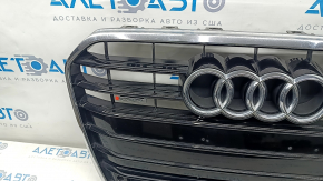 Grila radiatorului asamblată Audi A6 C7 12-15 pre-restilizare, fără cameră, negru lucios, pentru senzori de parcare, nisip, celule rupte, fisuri.