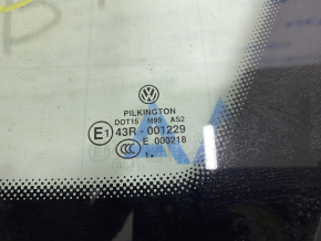 Форточка глухое стекло задняя правая VW Passat b7 12-13 USA мат, отклеивается молдинг, царапина на молдинге