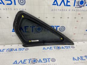 Geamul lateral din spate stânga cu geam opac pentru VW Passat b7 12-15 SUA, cromat, zgârieturi pe crom