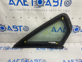 Geamul lateral din spate dreapta cu geam opac pentru VW Passat b8 16-19 USA cromat, zgârieturi pe crom.