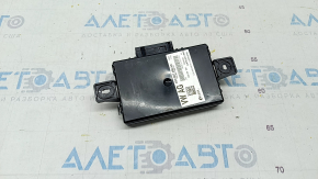 Interfața de diagnosticare a modulului de control al interfeței Gateway Audi A6 C7 12-18 are clipele rupte.