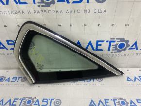 Geamul lateral din spate dreapta VW Passat b8 16-19 USA, crom, zgârieturi pe crom.