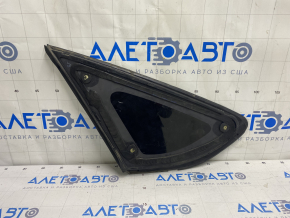 Geamul lateral din spate dreapta cu geam opac pentru Ford Fusion mk5 13-20, cu un crom, zgârieturi pe crom, zgârieturi pe sticlă