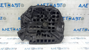 Capacul motorului Volvo XC90 16-22 se rupe