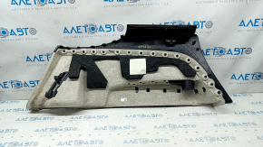 Capacul arcului drept Audi Q7 16-19 negru, uzat, zgârieturi.