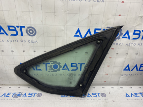 Geamul spate stânga opac Ford Focus mk3 11-18 5d cu matriță, zgârieturi pe sticlă