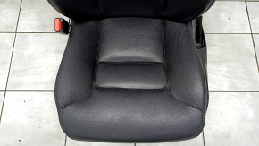 Scaunul șoferului Volvo XC90 16-17 cu airbag, electric, piele neagră, zgârieturi, lipsă clemă pentru fixarea centurii de siguranță