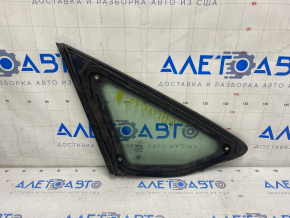 Geamul surd din spate, dreapta, Ford Focus mk3 11-18, cu 5 uși, cu matriță, zgârieturi pe geam, matrița s-a desprins