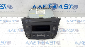 Radio-casetofon Kia Sorento 14-15 restilizat, cu ecran mic, cromat deteriorat.