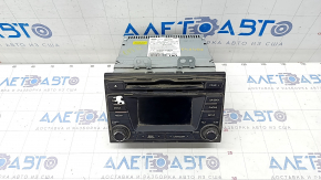 Radio-casetofon Kia Optima 11-15 cu ecran mic, crom decolorat, buton uzat.