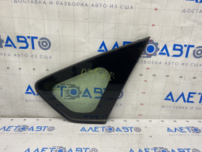 Fereastra din spate dreapta a Toyota Prius 30 10-15, fara incalzire, cu geam opac, zgarieturi pe geam.