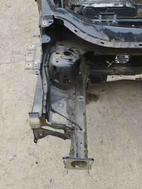 Partea din față dreapta a Ford Escape MK3 17-19, restilizată, neagră pe caroserie, bare