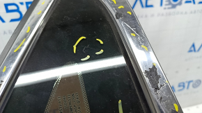 Форточка глухое стекло задняя левая Hyundai Sonata 15-19 бензин, царапины на хроме, царапины на стекле