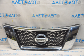 Решетка радиатора grill Nissan Pathfinder 13-16 дорест без камеры, сломано крепление, песок, царапины