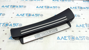 Capac prag spate stanga Lexus LS460 LS600h 07-12, neagra, cu o insertie cromata, zgarieturi, prinderea este rupta.