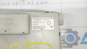 Blocul de siguranțe din portbagajul Lexus GS300 GS350 GS430 GS450h 06-11 are carcasa ruptă