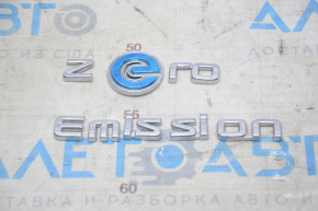 Emblema cu inscripția Zero Emission pe ușa portbagajului Nissan Leaf 18-22.