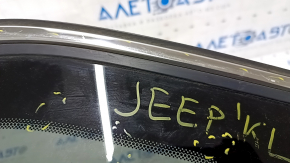 Geamul surd din spate dreapta Jeep Cherokee KL 14-18 crom zgâriat pe crom, zgârieturi pe sticlă