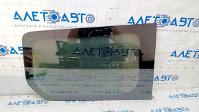 Fereastra din spate dreapta cu geam opac pentru Ford Transit Connect MK2 13- zgârieturi pe geam.