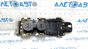 Capacul consolei centrale Lincoln MKC 15- suporturile pentru pahare sunt rupte